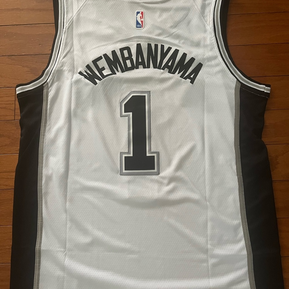 Wembanyama Spurs jersey
